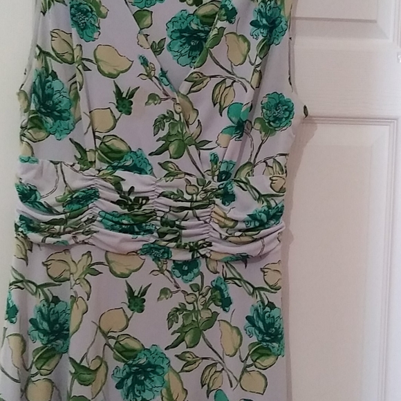 Springtime dress - Picture 2 of 3